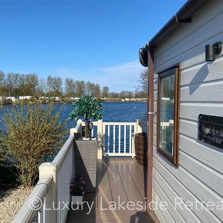 Lakeside Retreat With Hot Tub & Fishing Peg At Tattershall Lakes Country Park Hotel Eksteriør billede