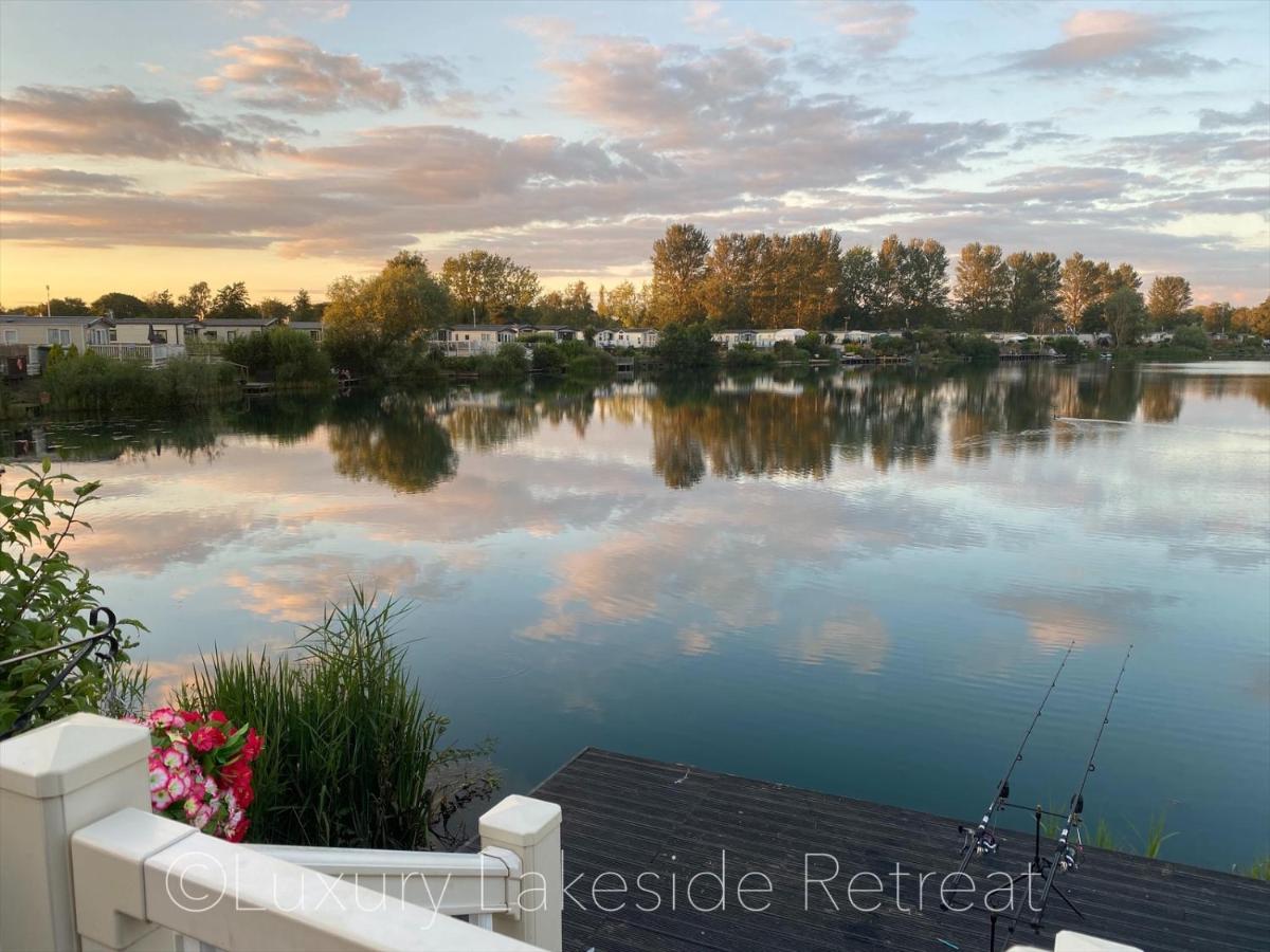 Lakeside Retreat With Hot Tub & Fishing Peg At Tattershall Lakes Country Park Hotel Eksteriør billede