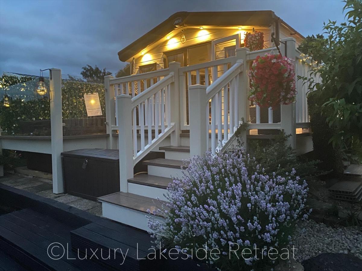 Lakeside Retreat With Hot Tub & Fishing Peg At Tattershall Lakes Country Park Hotel Eksteriør billede