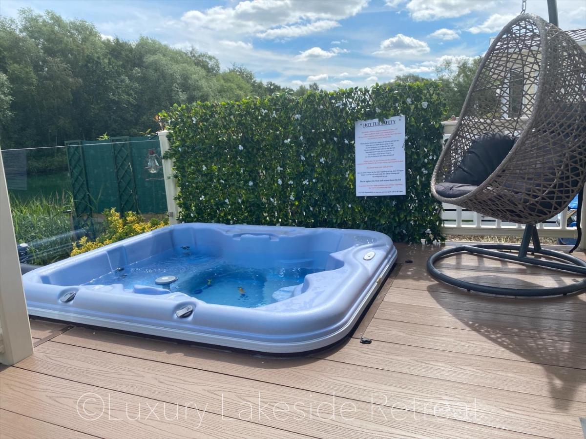 Lakeside Retreat With Hot Tub & Fishing Peg At Tattershall Lakes Country Park Hotel Eksteriør billede