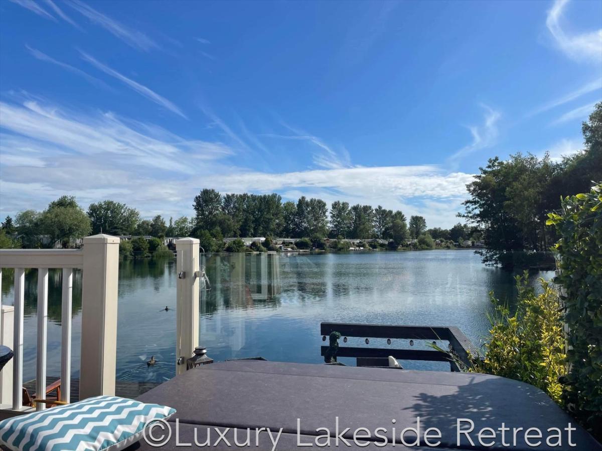 Lakeside Retreat With Hot Tub & Fishing Peg At Tattershall Lakes Country Park Hotel Eksteriør billede