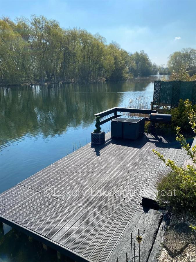 Lakeside Retreat With Hot Tub & Fishing Peg At Tattershall Lakes Country Park Hotel Eksteriør billede