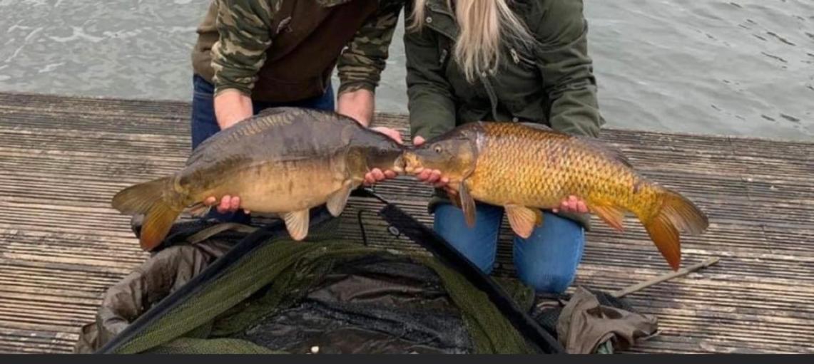 Lakeside Retreat With Hot Tub & Fishing Peg At Tattershall Lakes Country Park Hotel Eksteriør billede